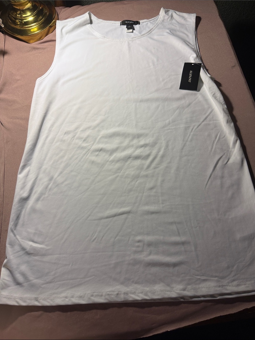 Alfani White Women’s Sleeveless Crewneck Tank